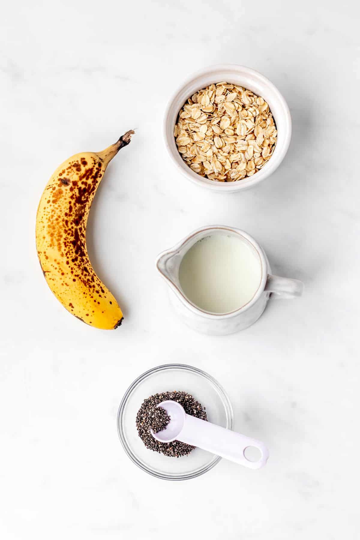 The ingredients for BLW overnight oats.