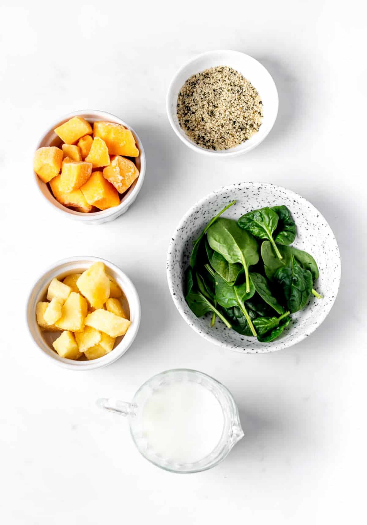Ingredients to make a green smoothie without banana.