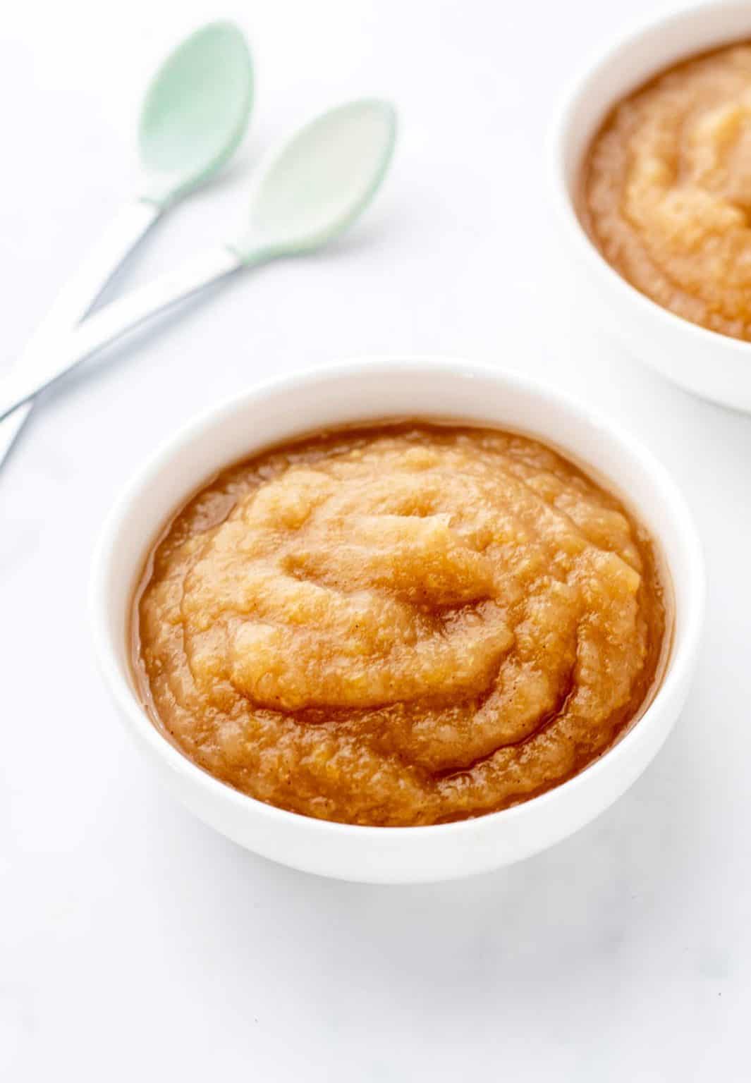 How to Make Applesauce from Whole Apples {No Sugar}