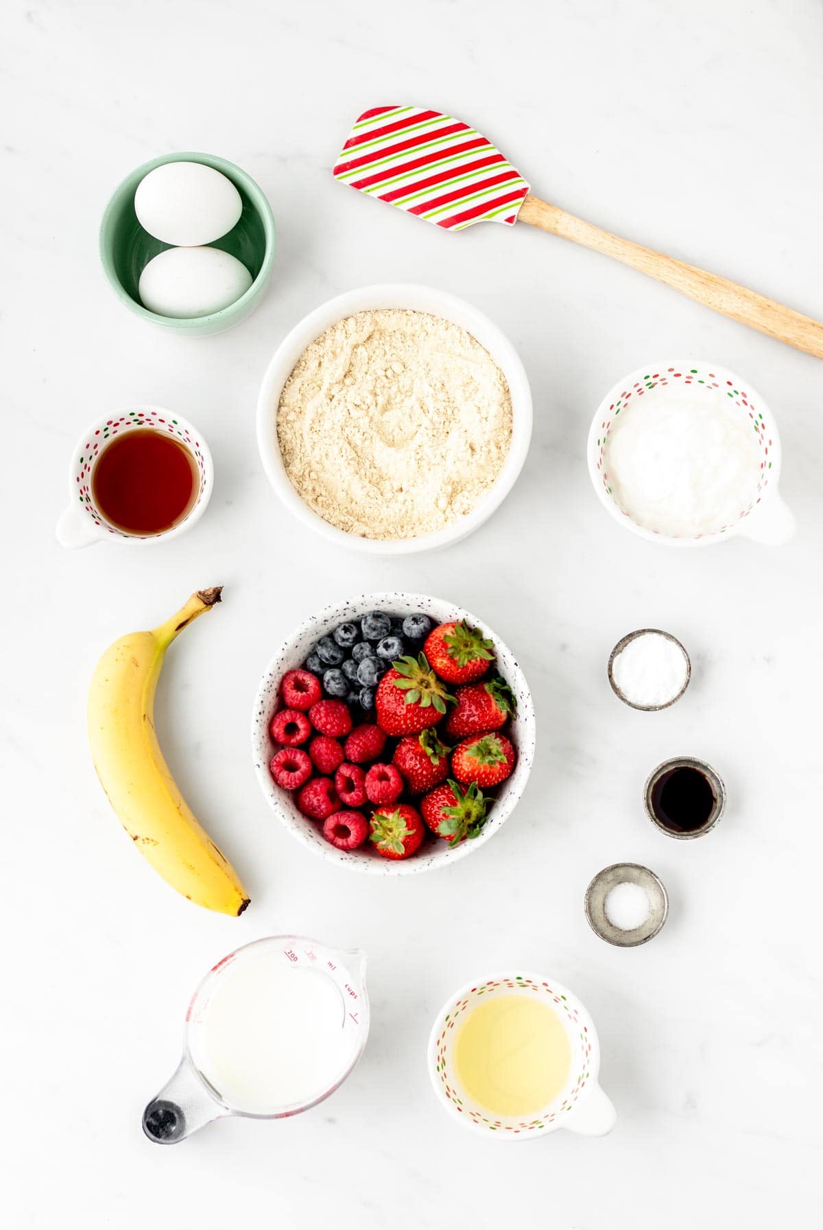 Ingredients required to make the Santa pancakes recipe.