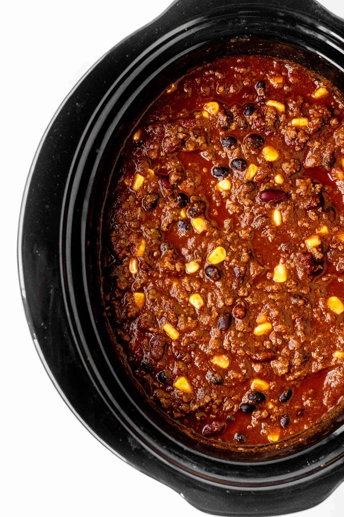 Chili con carne with vegetables in a slow cooker.