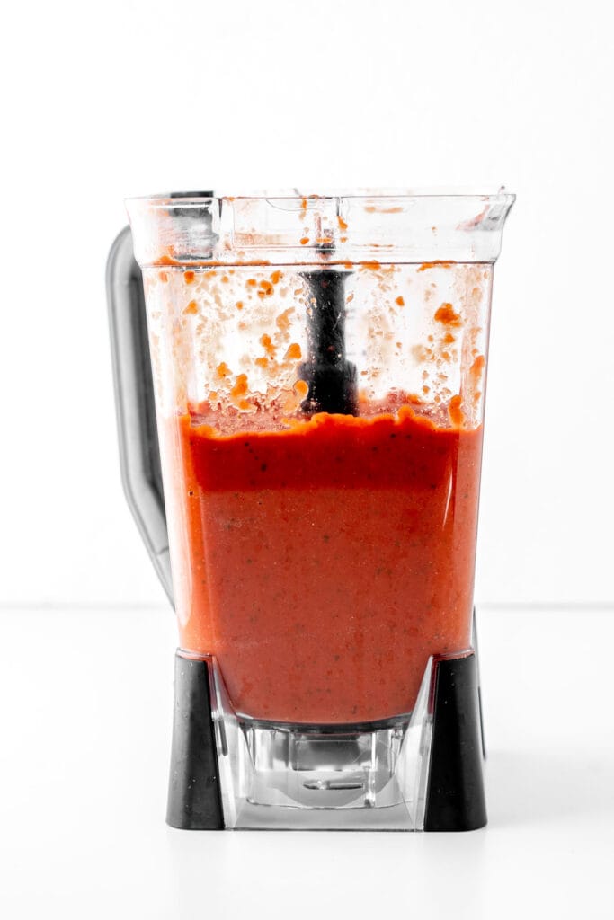 The hidden veggie pasta sauce being blended in a blender.